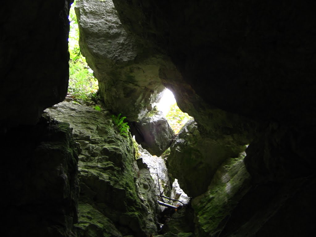 Csákvári-barlang